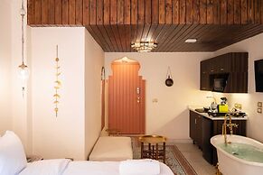 Xuru Downtown Studios