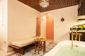 Xuru Downtown Studios