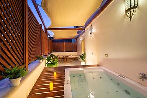 Xuru Downtown Studios