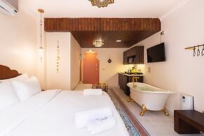 Xuru Downtown Studios