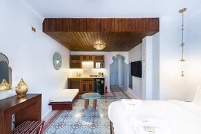 Xuru Downtown Studios