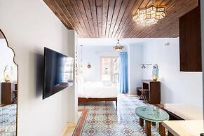 Xuru Downtown Studios