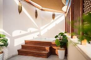 Xuru Downtown Studios