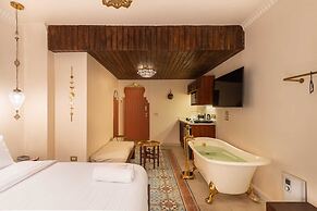 Xuru Downtown Studios