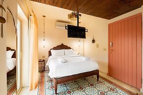 Xuru Downtown Studios