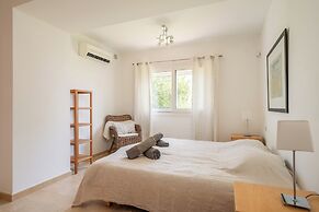 Spacious 3BR Villa with pool and views