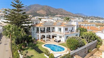 Spacious 3BR Villa with pool and views
