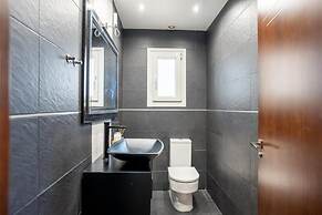 Spacious 3BR Villa with pool and views