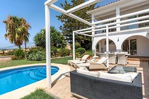 Spacious 3BR Villa with pool and views