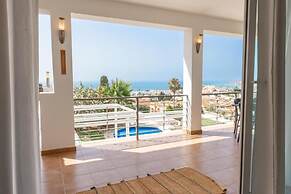 Spacious 3BR Villa with pool and views