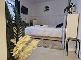 Seaside Bliss Apartment for Style and Comfort