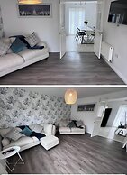 Pet Friendly - Parking - 3 Bedrooms - 6 Guests