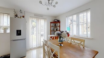 Pet Friendly - Parking - 3 Bedrooms - 6 Guests