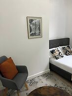 Pet Friendly - Parking - 3 Bedrooms - 6 Guests