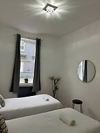 Pet Friendly - Parking - 3 Bedrooms - 6 Guests