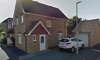 Pet Friendly - Parking - 3 Bedrooms - 6 Guests