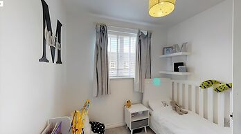 Pet Friendly - Parking - 3 Bedrooms - 6 Guests