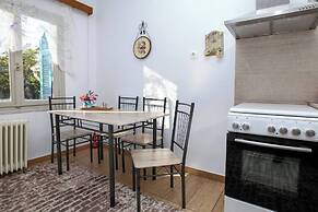 Relax in Elliniko Hidden Gem-vintage Bungalow With Garden and Hot Tub 