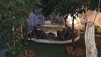 Relax in Elliniko Hidden Gem-vintage Bungalow With Garden and Hot Tub 