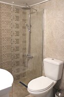 Relax in Elliniko Hidden Gem-vintage Bungalow With Garden and Hot Tub 