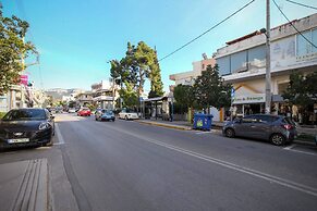 Relax in Elliniko Hidden Gem-vintage Bungalow With Garden and Hot Tub 