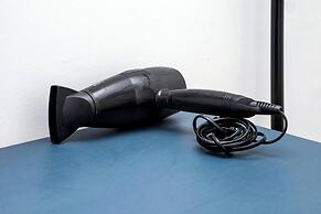 Relax in Elliniko Hidden Gem-vintage Bungalow With Garden and Hot Tub 