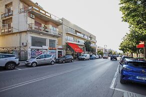 Relax in Elliniko Hidden Gem-vintage Bungalow With Garden and Hot Tub 