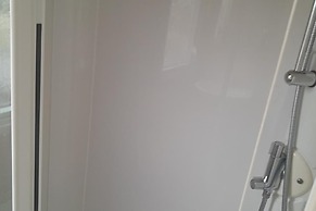 3 Bed-sleeps 6-pet Friendly-5 Min to Beach