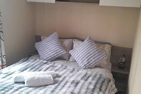 3 Bed-sleeps 6-pet Friendly-5 Min to Beach