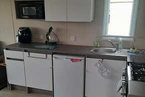 3 Bed-sleeps 6-pet Friendly-5 Min to Beach