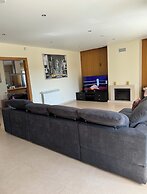 Spacious Quiet Charming Villa With Private Pool and Close to Lisbon