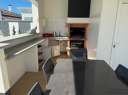 Spacious Quiet Charming Villa With Private Pool and Close to Lisbon