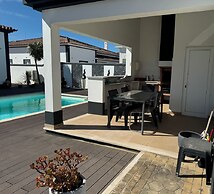 Spacious Quiet Charming Villa With Private Pool and Close to Lisbon