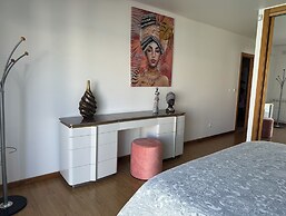 Spacious Quiet Charming Villa With Private Pool and Close to Lisbon