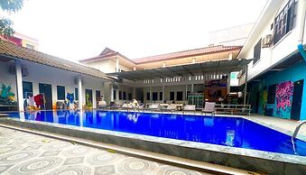 Apatuxay Vientiane Hotel & Apartment