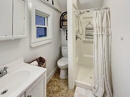 Captain's Quarters, 1.5 Miles to Downtown Ogunquit!