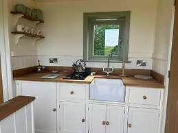 Luxury Shepherds Hut set in a Countryside Setting