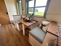 Luxury Shepherds Hut set in a Countryside Setting
