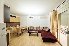 Tirent Apartment - Spacious 2-Bedroom Stay Near Liqeni i Thatë