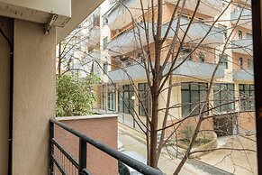 Tirent Apartment - Spacious 2-Bedroom Stay Near Liqeni i Thatë