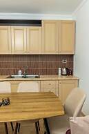 Tirent Apartment - Spacious 2-Bedroom Stay Near Liqeni i Thatë