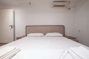 Tirent Apartment Komuna Parisit 2