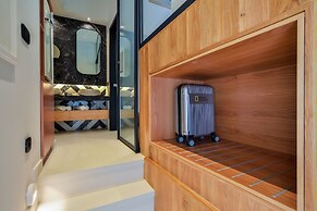 Neorion Living_old Harbour