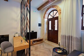 Neorion Living_old Harbour