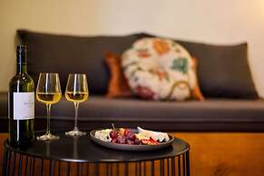 Neorion Living_old Harbour