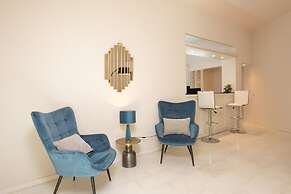 The White Marble Luxury City Apt