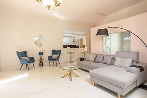 The White Marble Luxury City Apt