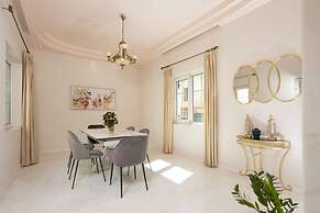 The White Marble Luxury City Apt