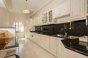 The White Marble Luxury City Apt