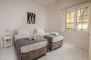 The White Marble Luxury City Apt